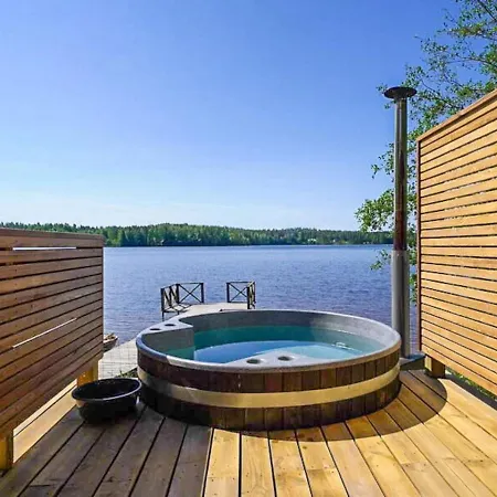 Σπίτι διακοπών Ritva - Modern - Lakefront - Hot Tub Hyvinkää