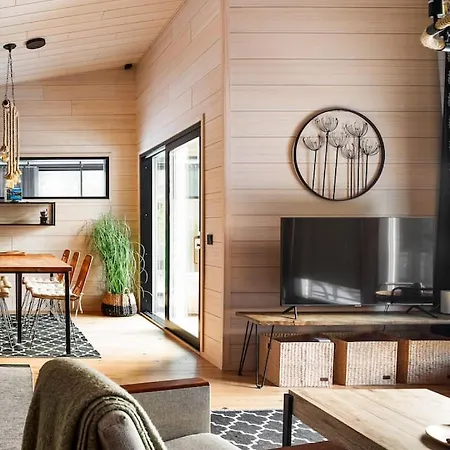 Σπίτι διακοπών Ritva - Modern - Lakefront - Hot Tub Hyvinkää