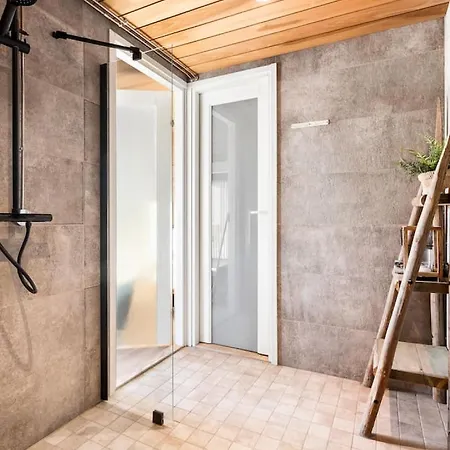 Ritva - Modern - Lakefront - Hot Tub Hyvinkää