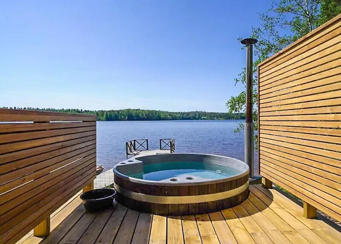 Дом отдыха Ritva - Modern - Lakefront - Hot Tub Хювинкяя