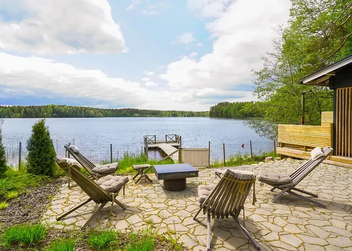 Дом отдыха Ritva - Modern - Lakefront - Hot Tub Хювинкяя