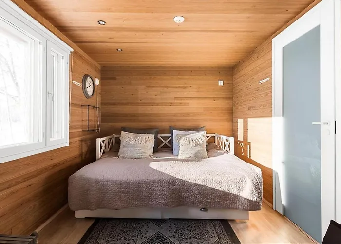 Ritva - Modern - Lakefront - Hot Tub