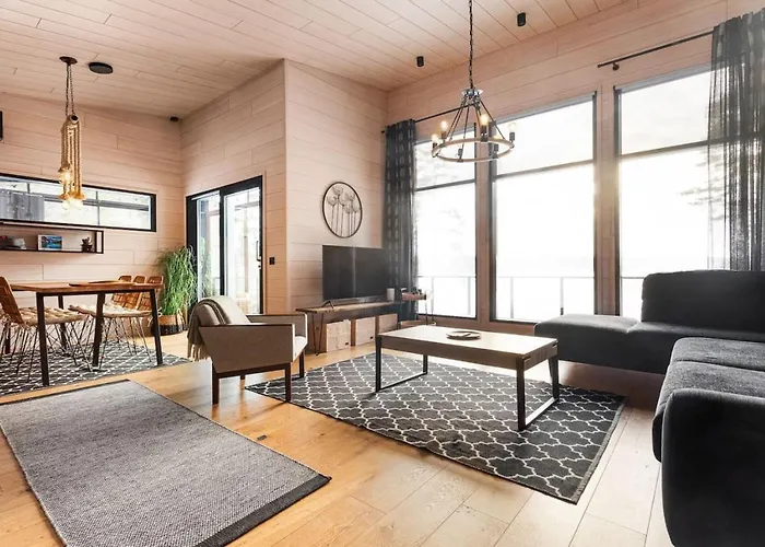 Ritva - Modern - Lakefront - Hot Tub