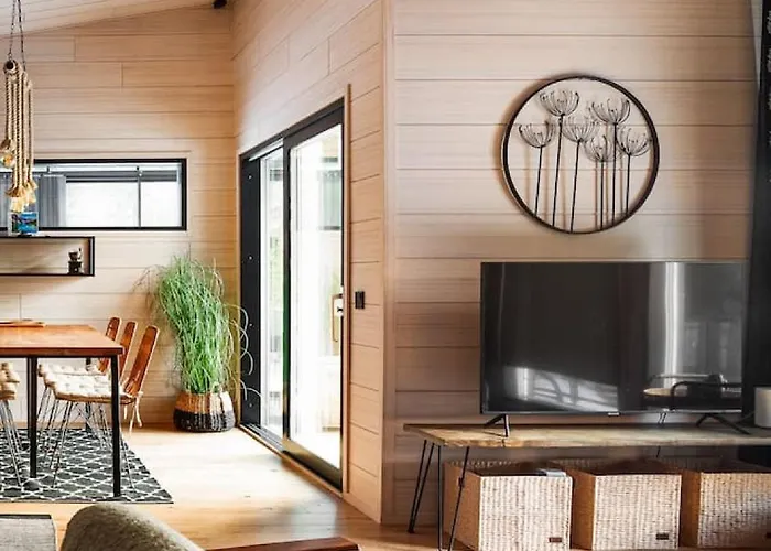 Semesterbostad Ritva - Modern - Lakefront - Hot Tub Hyvinkää