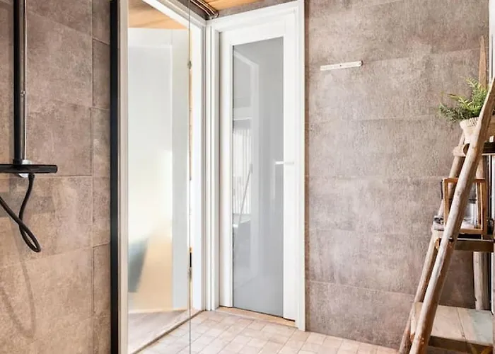 Ritva - Modern - Lakefront - Hot Tub Хювинкяя